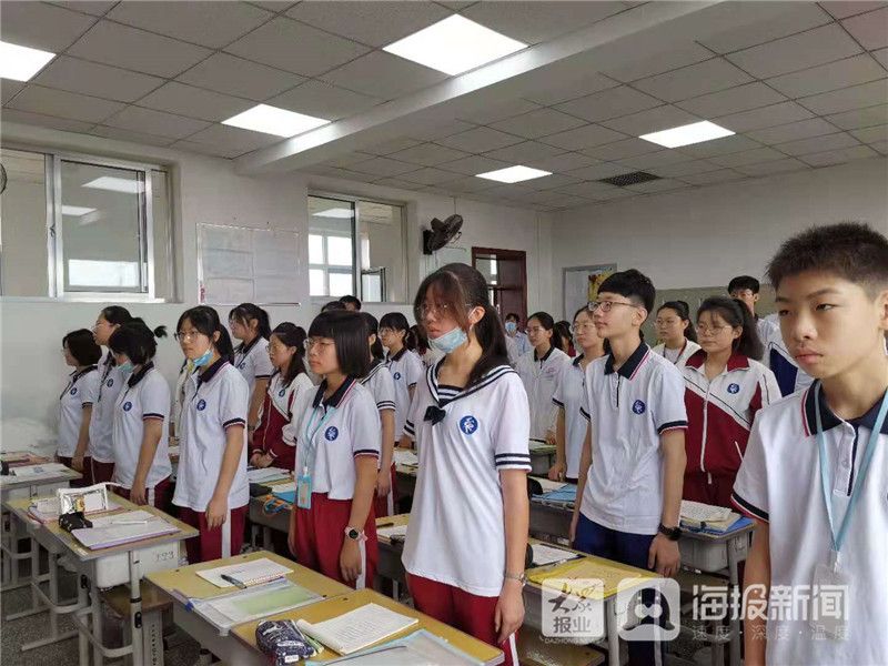 牟平区文化二中举行升国旗仪式